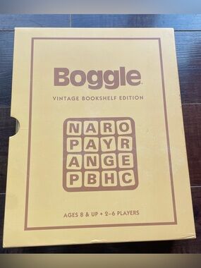 Boggle Vintage Bookshelf Edition Board Game - BNWOT